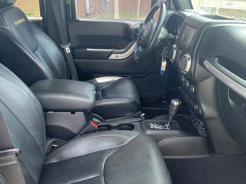 Used 2015 Jeep Wrangler Unlimited Sahara image 13