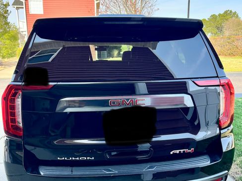 Used 2022 GMC Yukon XL AT4 image 14