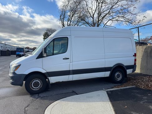 Used 2014 Mercedes-Benz Sprinter 2500 image 24