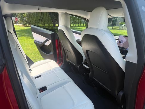 Used 2021 Tesla Model Y Long Range AWD/4WD image 13