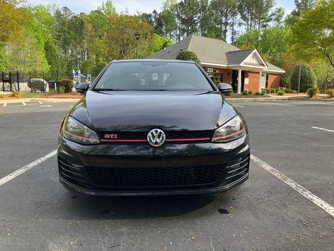 Used 2017 Volkswagen GTI SE image 4