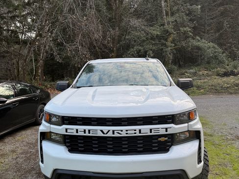 Used 2019 Chevrolet Silverado 1500 Custom image 1