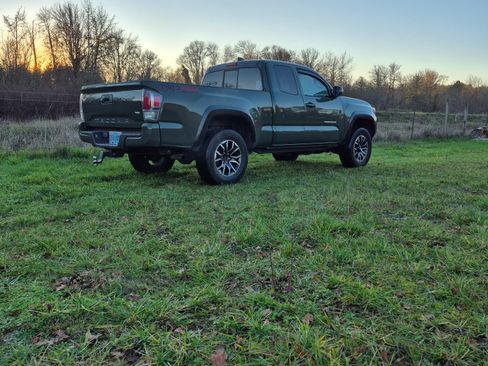 Used 2022 Toyota Tacoma TRD Sport image 8