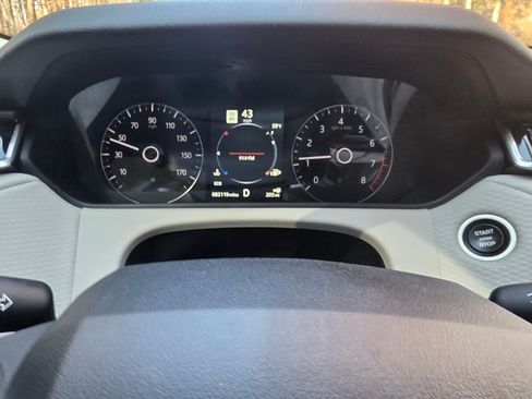 Used 2018 Land Rover Range Rover Velar S image 11