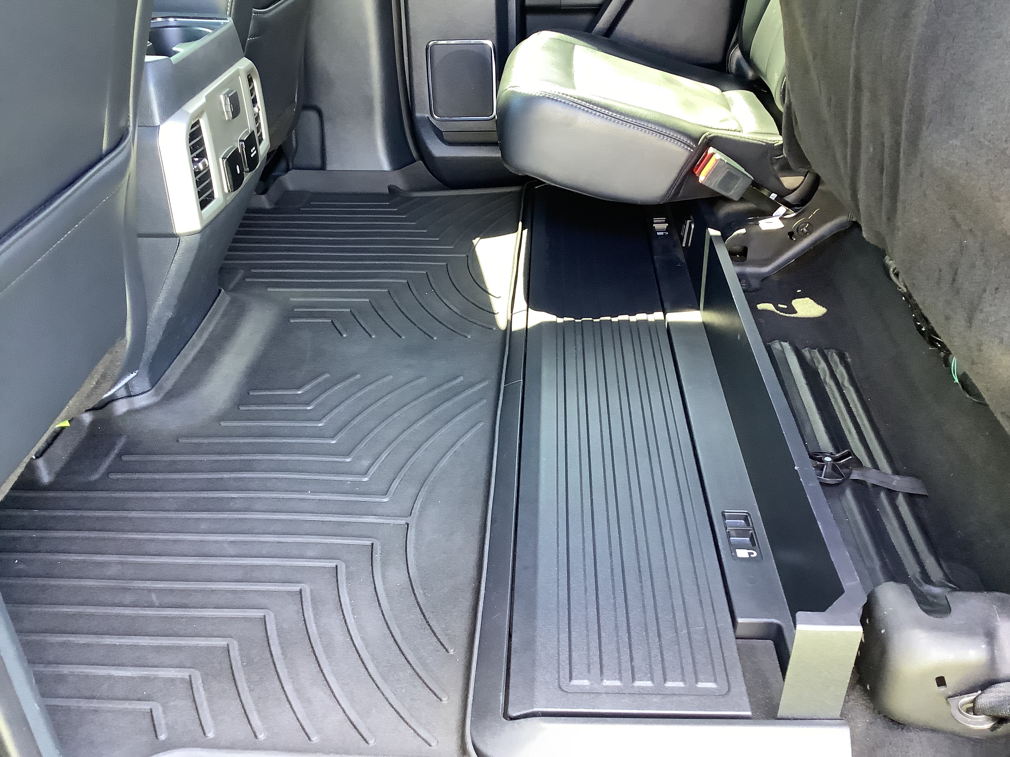 Used 2022 Ford F250 Lariat w/ Black Appearance Package AWD/4WD image 27