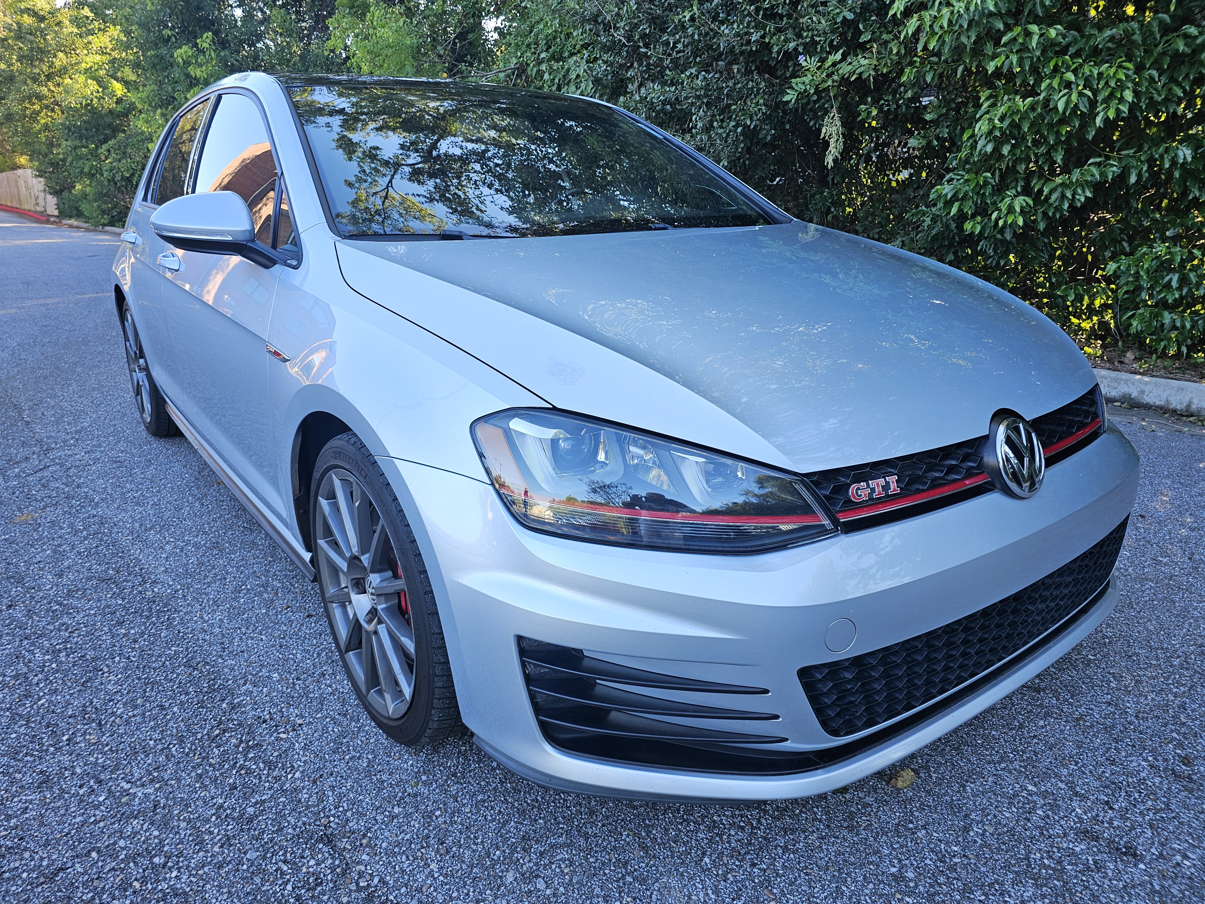 Used 2016 Volkswagen GTI Autobahn w/ Lighting Package (SEL) FWD image 2