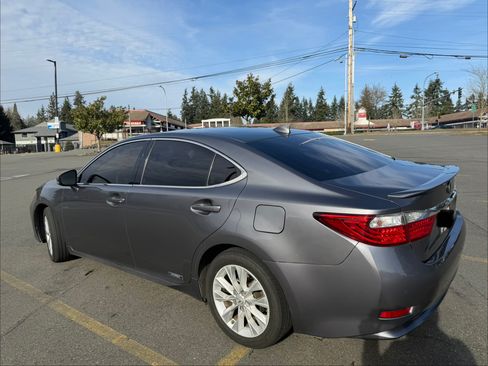 Used 2015 Lexus ES 300h w/ Premium Package w/Bamboo Trim image 2