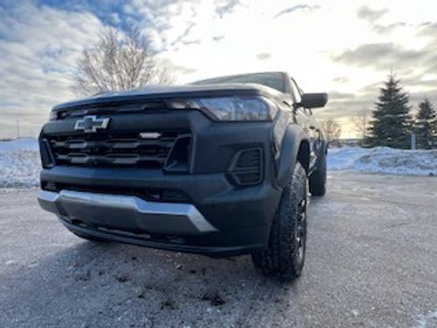 Used 2023 Chevrolet Colorado Trail Boss w/ Technology Package image 8