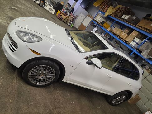 Used 2014 Porsche Cayenne Diesel image 1