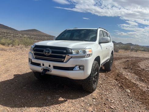 Used 2016 Toyota Land Cruiser image 4
