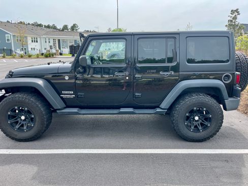 Used 2015 Jeep Wrangler Unlimited Sport w/ Quick Order Package 24S AWD/4WD image 5