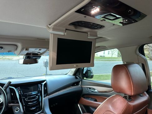 Used 2019 Cadillac Escalade Premium Luxury image 5