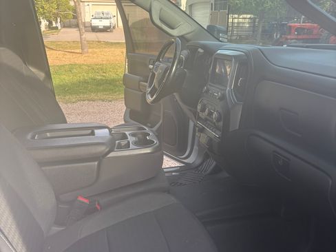 Used 2023 Chevrolet Silverado 2500 LT w/ Convenience Package image 5