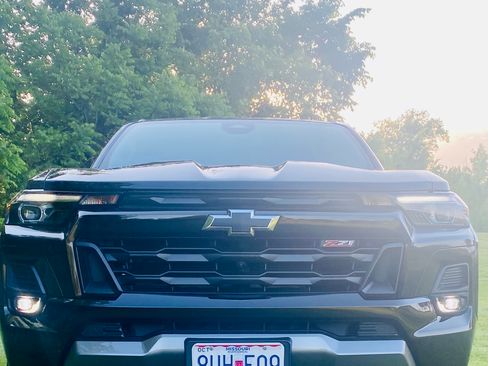 Used 2023 Chevrolet Colorado Z71 w/ Z71 Convenience Package 2 AWD/4WD image 5
