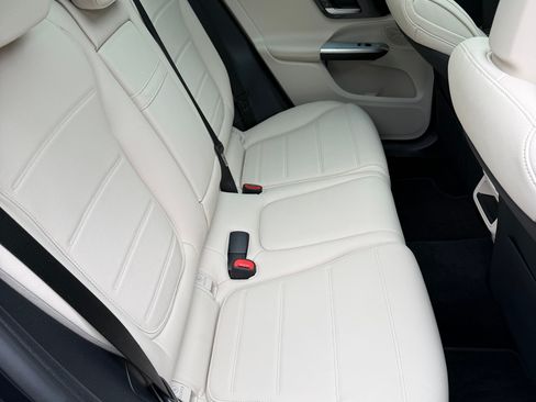 Used 2024 Mercedes-Benz GLC 300 4MATIC image 13