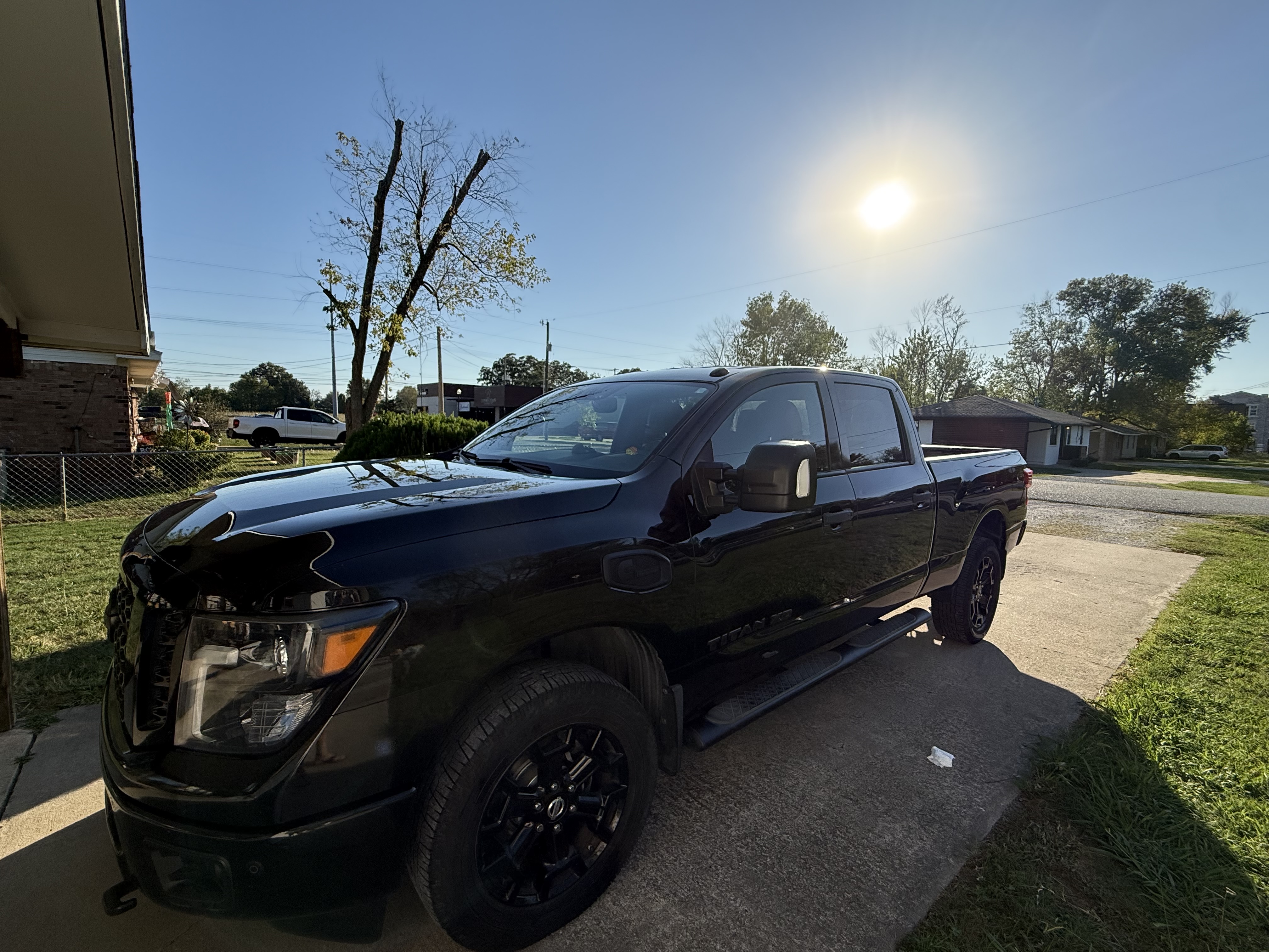 Used 2018 Nissan Titan SV w/ SV Convenience Package AWD/4WD image 5
