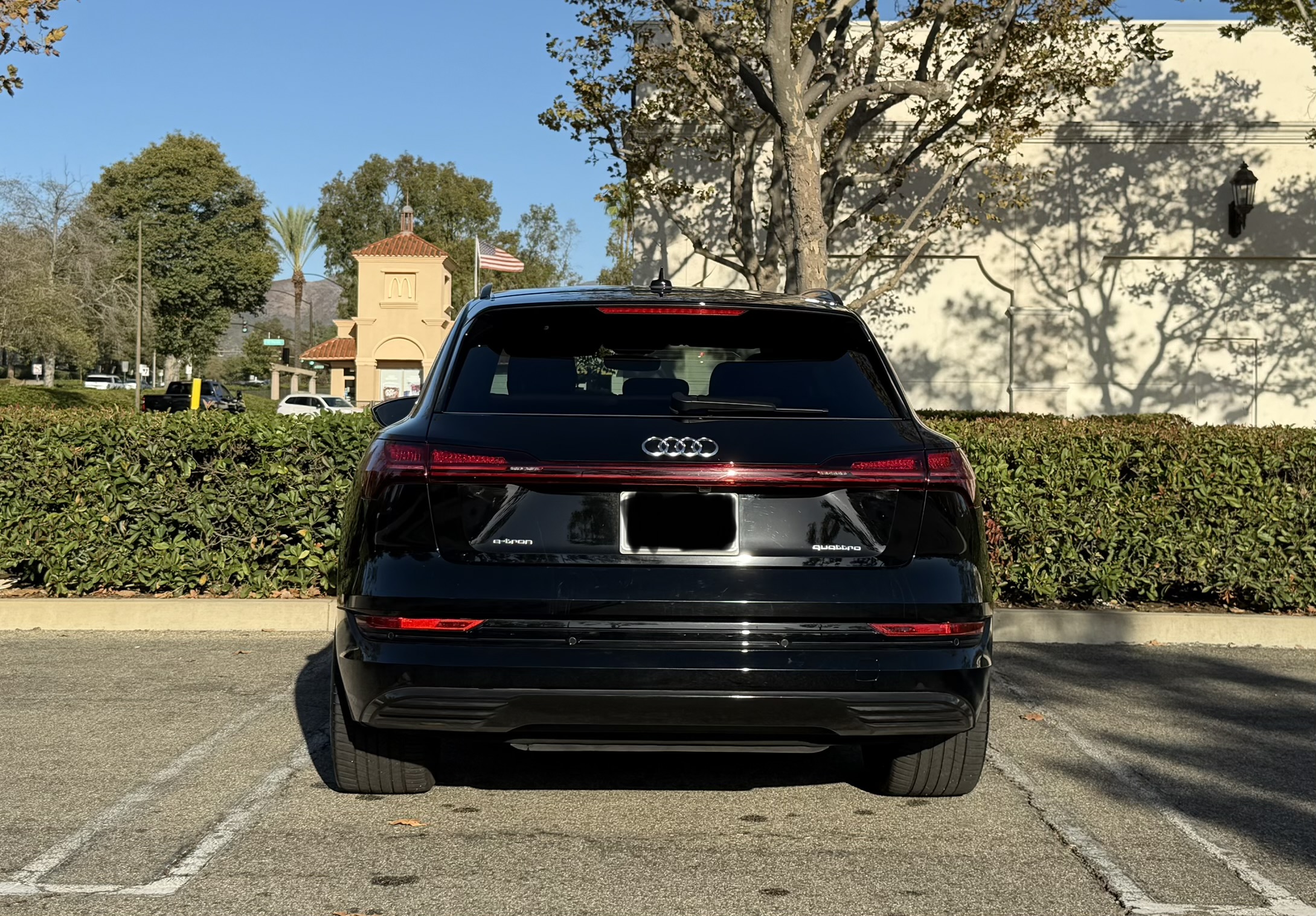 Used 2022 Audi e-tron Premium AWD/4WD image 2