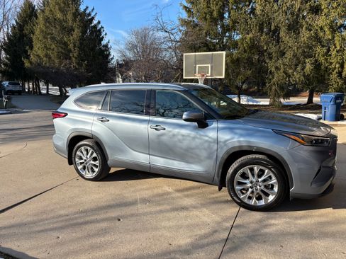 Used 2022 Toyota Highlander Limited image 9