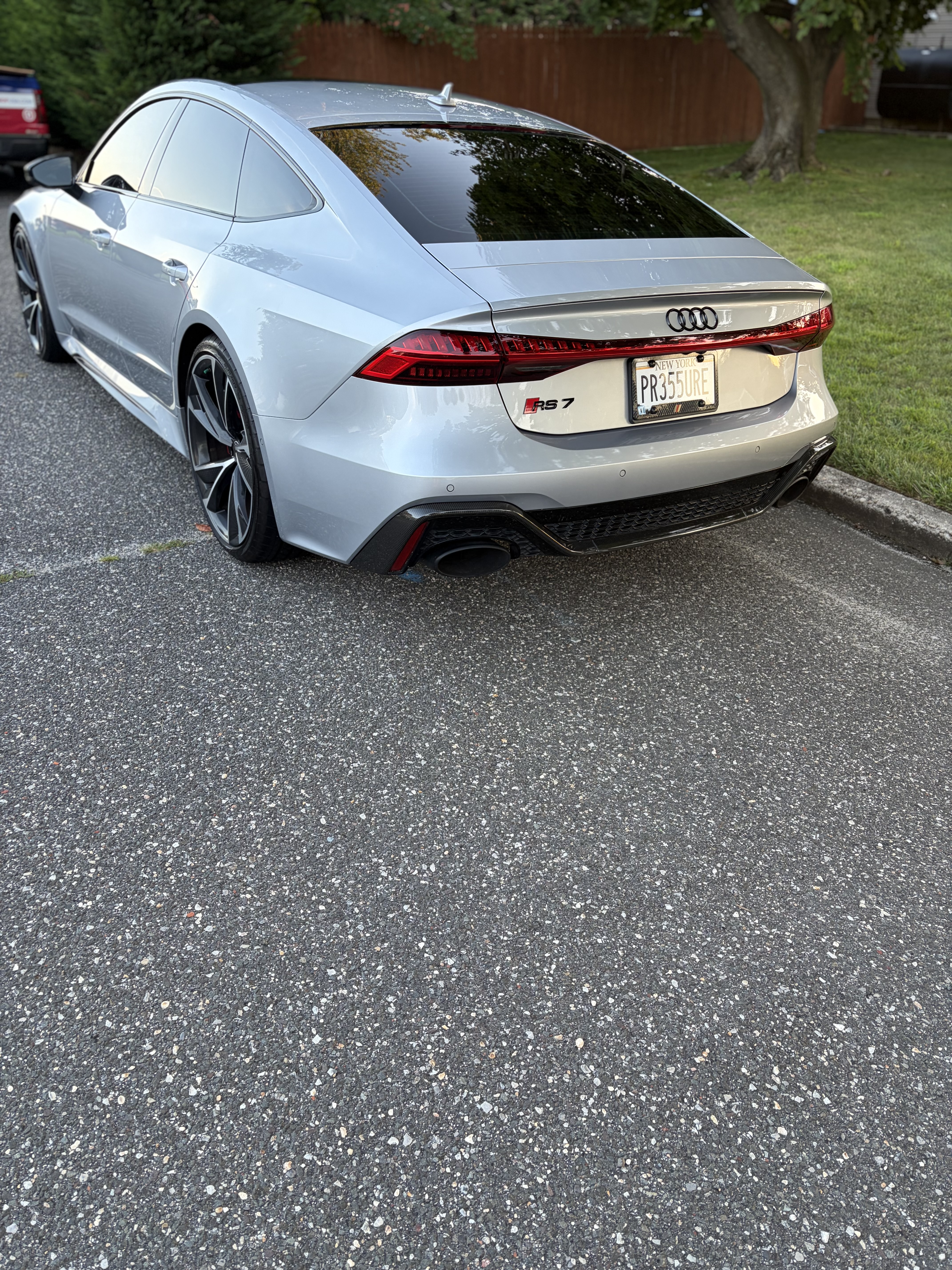 Used 2021 Audi RS 7 Sportback w/ Carbon Optic Package AWD/4WD image 2