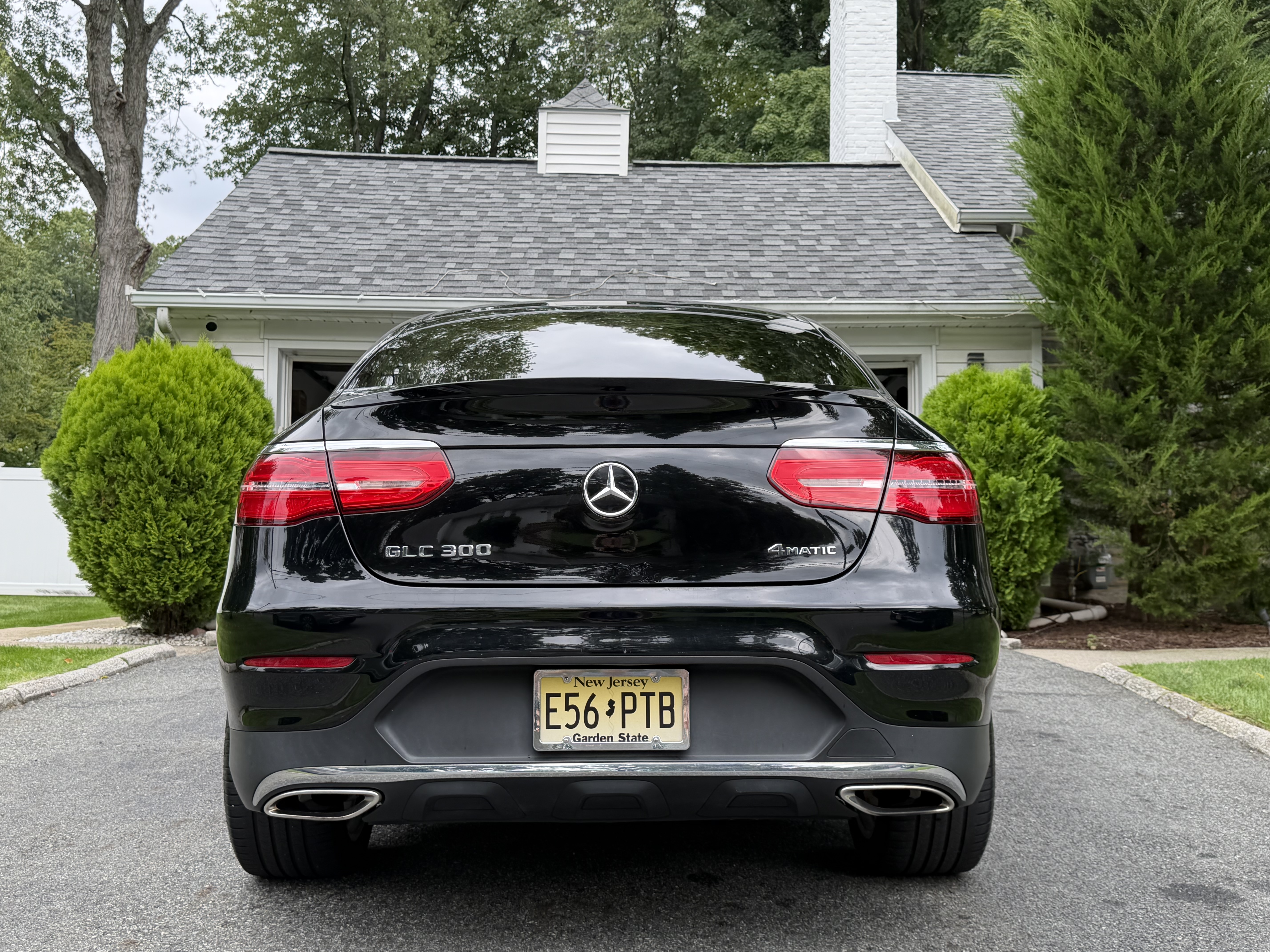 Used 2018 Mercedes-Benz GLC 300 4MATIC Coupe image 4
