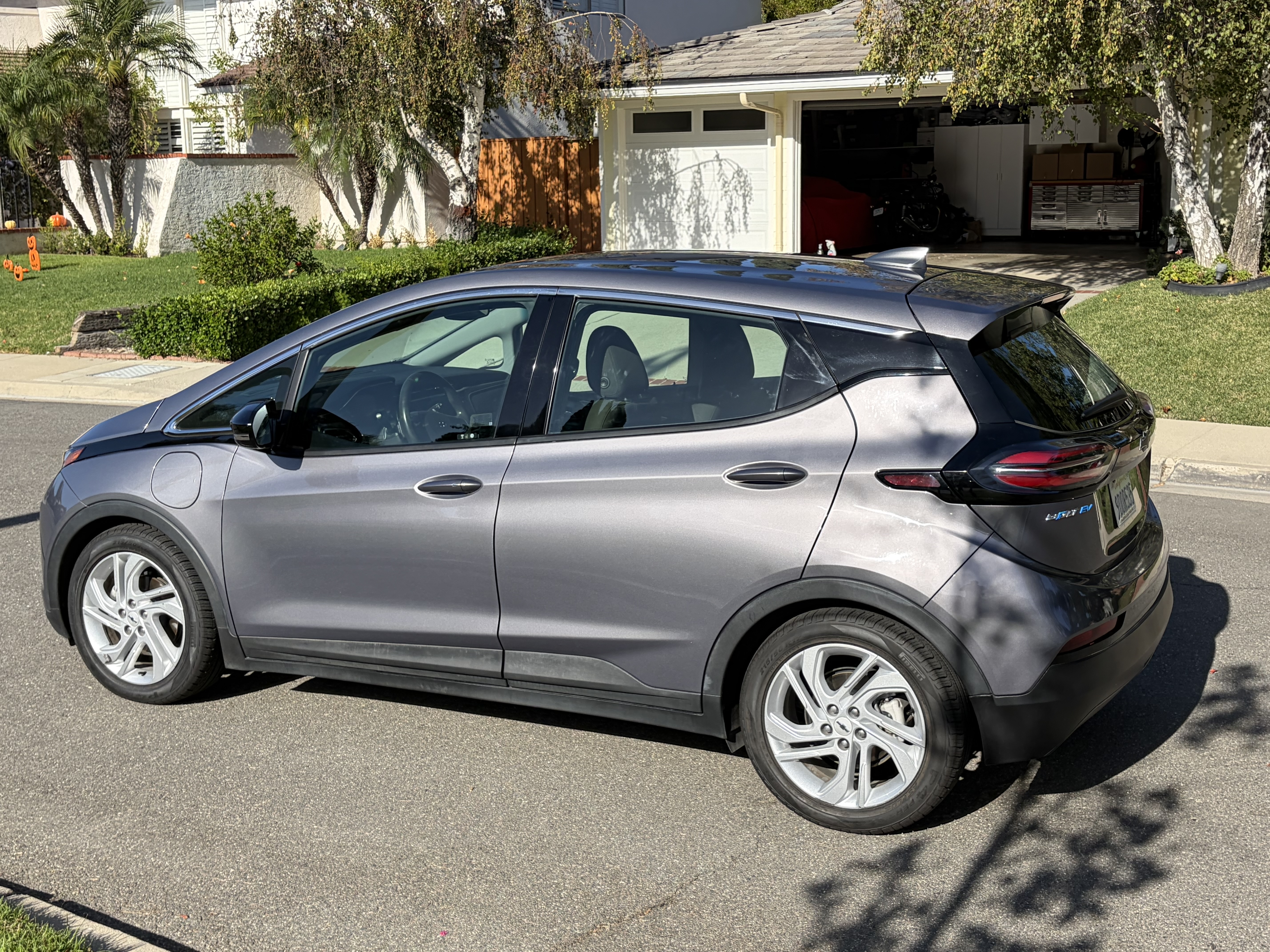 Used 2023 Chevrolet Bolt LT FWD image 2