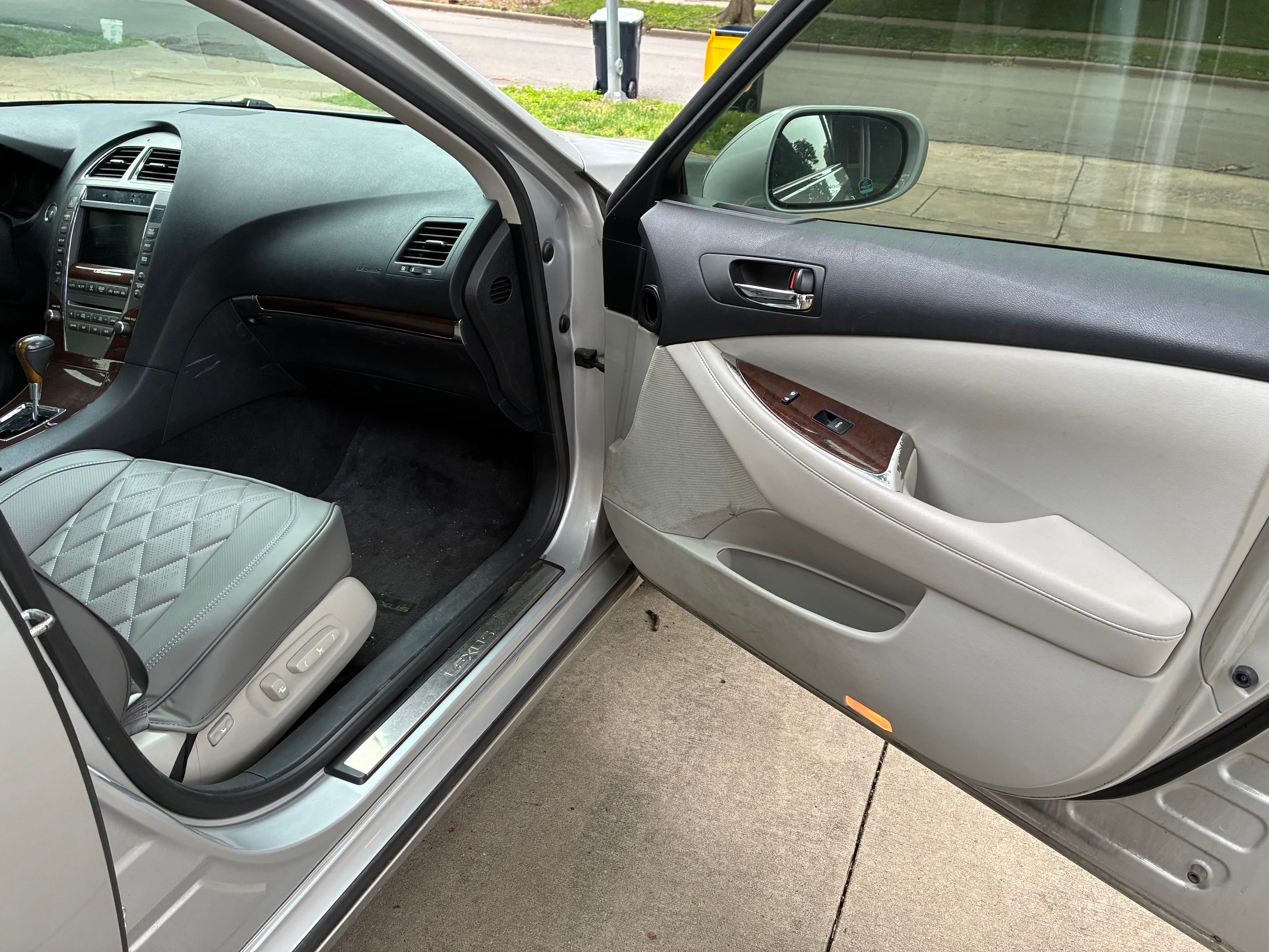 Used 2010 Lexus ES 350 FWD image 9