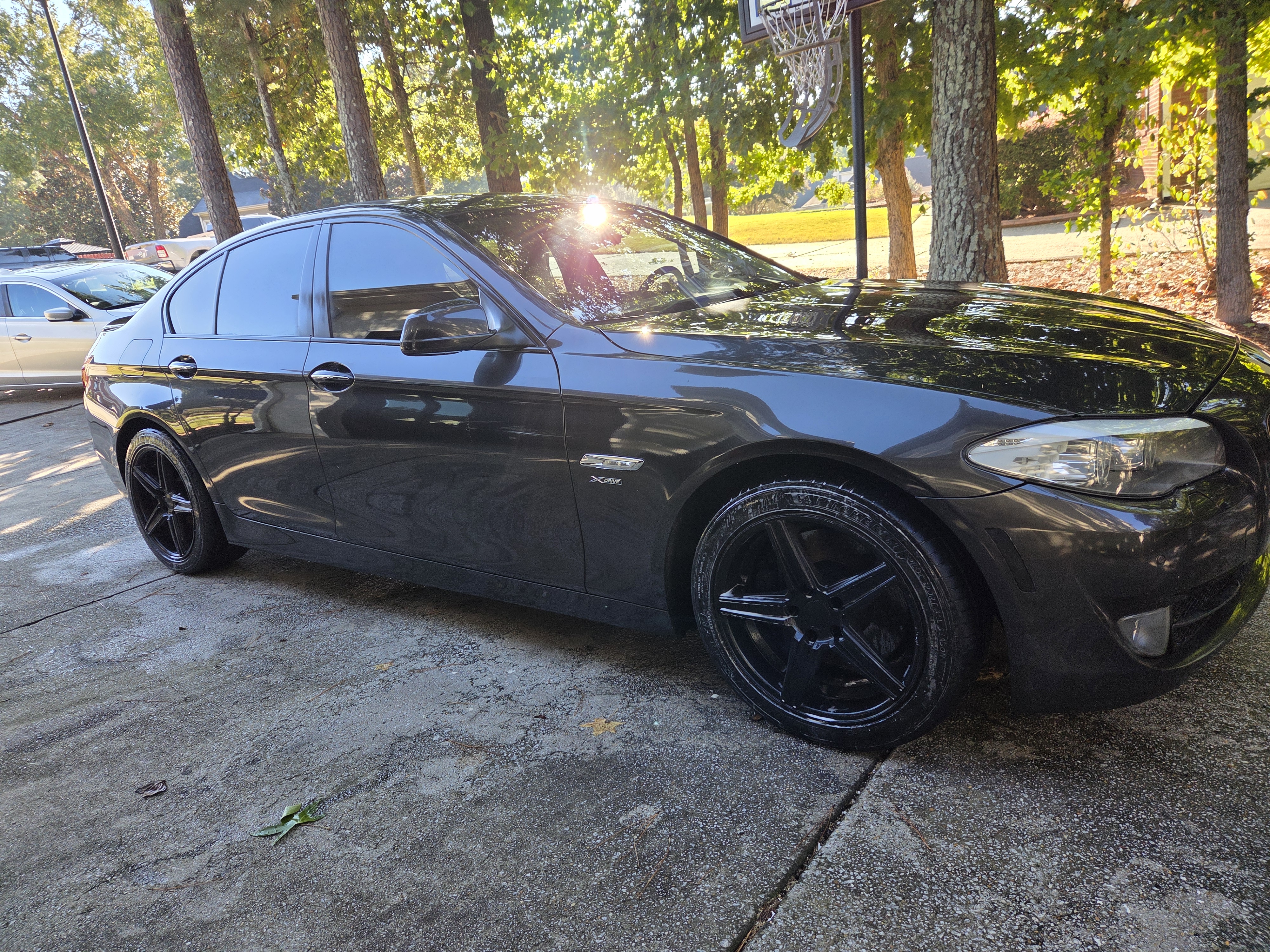 Used 2011 BMW 550i xDrive Sedan AWD/4WD image 1