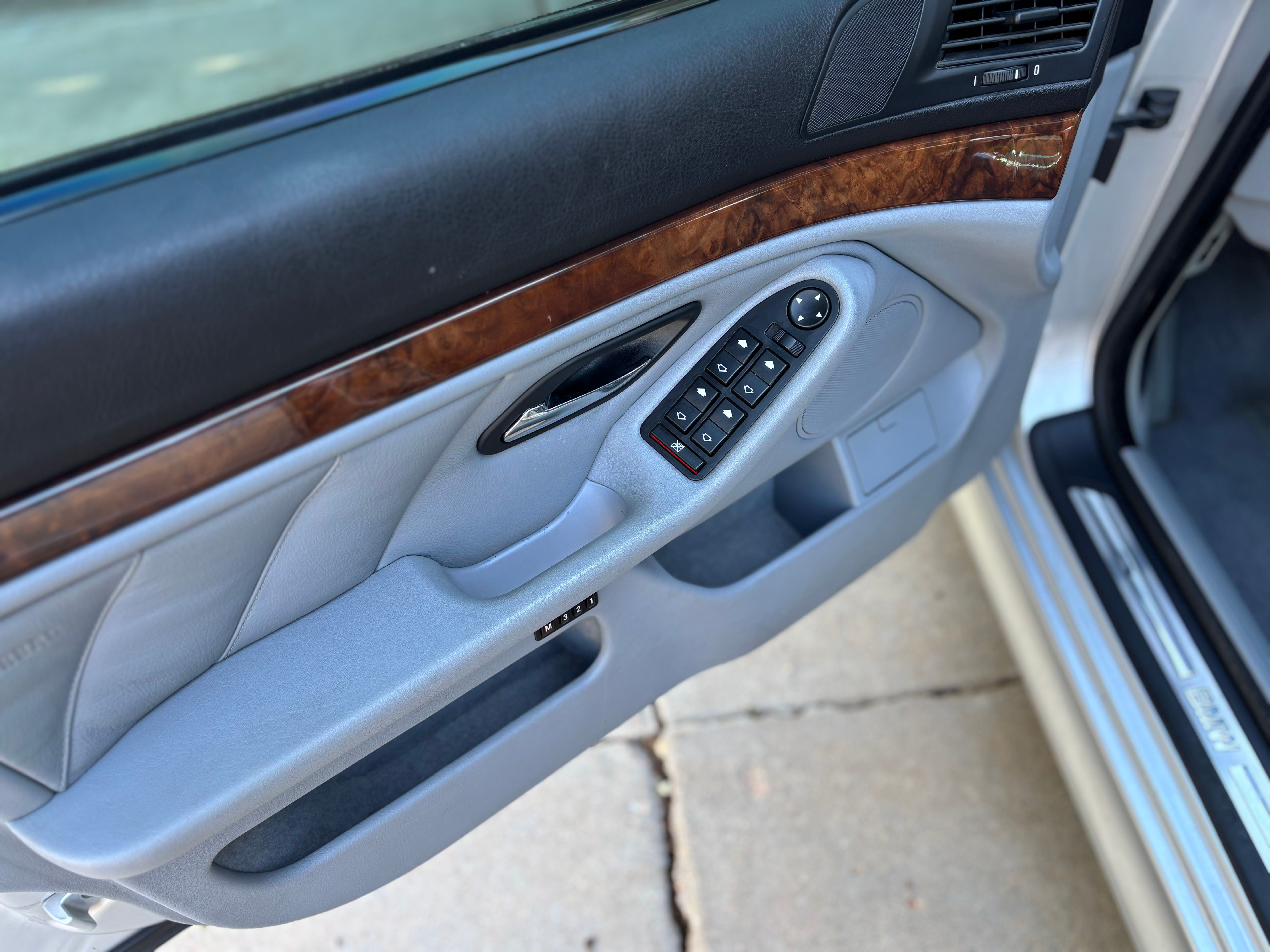 Used 2001 BMW 540i Sedan RWD image 13