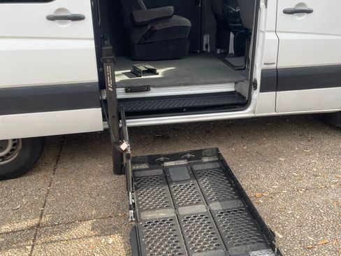 Used 2011 Mercedes-Benz Sprinter 2500 image 16