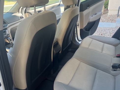 Used 2017 Hyundai Elantra SE image 20