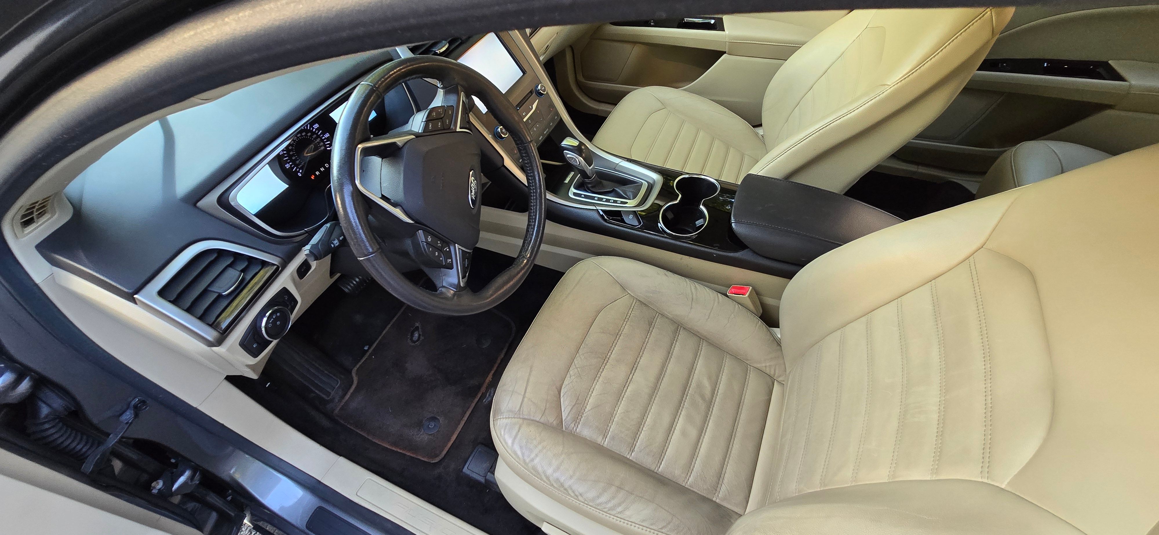 Used 2014 Ford Fusion SE w/ Equipment Group 202A FWD image 9