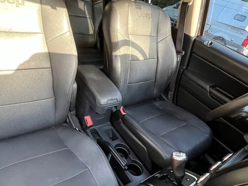 Used 2012 Jeep Compass Latitude w/ Sun/Sound Group FWD image 17