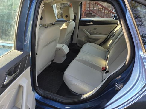 Used 2019 Volkswagen Jetta SE image 9