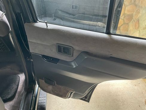 Used 1993 Nissan Pathfinder XE AWD/4WD image 15
