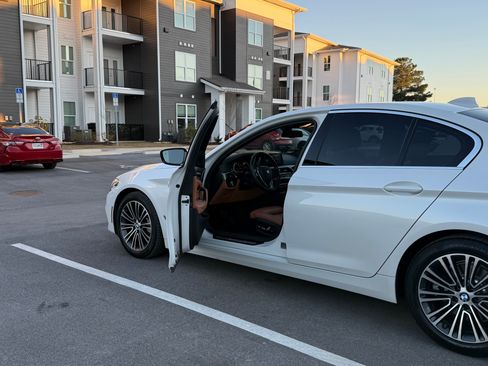 Used 2019 BMW 530i w/ Convenience Package image 10