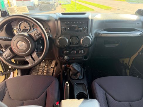 Used 2013 Jeep Wrangler Sport AWD/4WD image 9