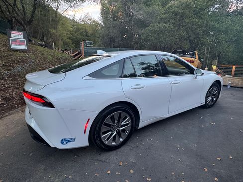 Used 2021 Toyota Mirai w/ Advanced Technology Package image 2