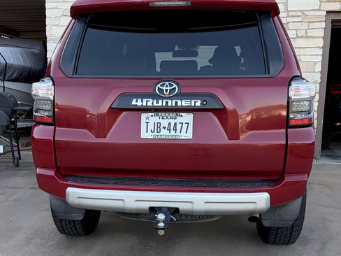 Used 2017 Toyota 4Runner TRD Off-Road Premium AWD/4WD image 8