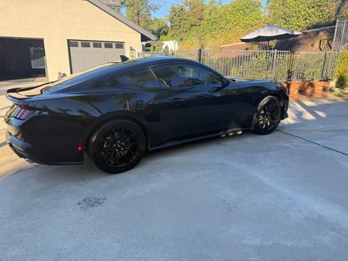 Used 2025 Ford Mustang Coupe image 5