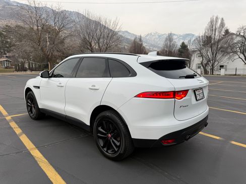 Used 2017 Jaguar F-PACE Premium image 4