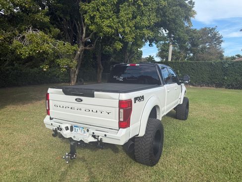 Used 2022 Ford F250 Lariat w/ Black Appearance Package image 2
