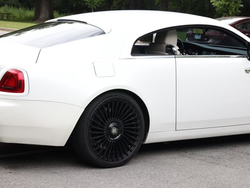 Used 2014 Rolls-Royce Wraith RWD image 17