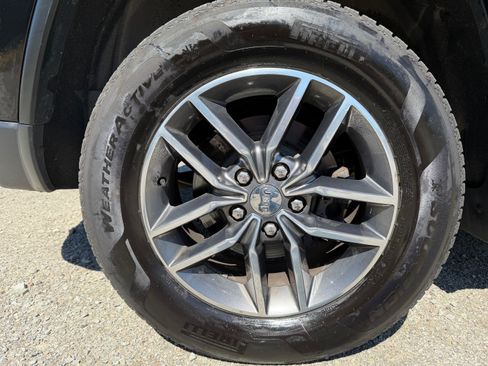 Used 2018 Jeep Grand Cherokee Limited AWD/4WD image 12