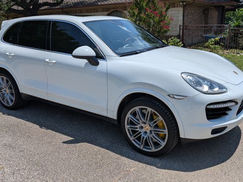 Used 2014 Porsche Cayenne Turbo S AWD/4WD image 4