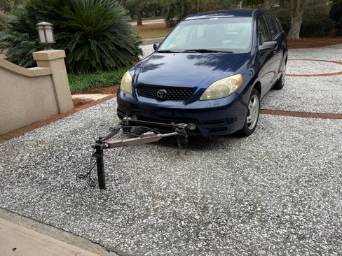 Used 2004 Toyota Matrix XR image 1