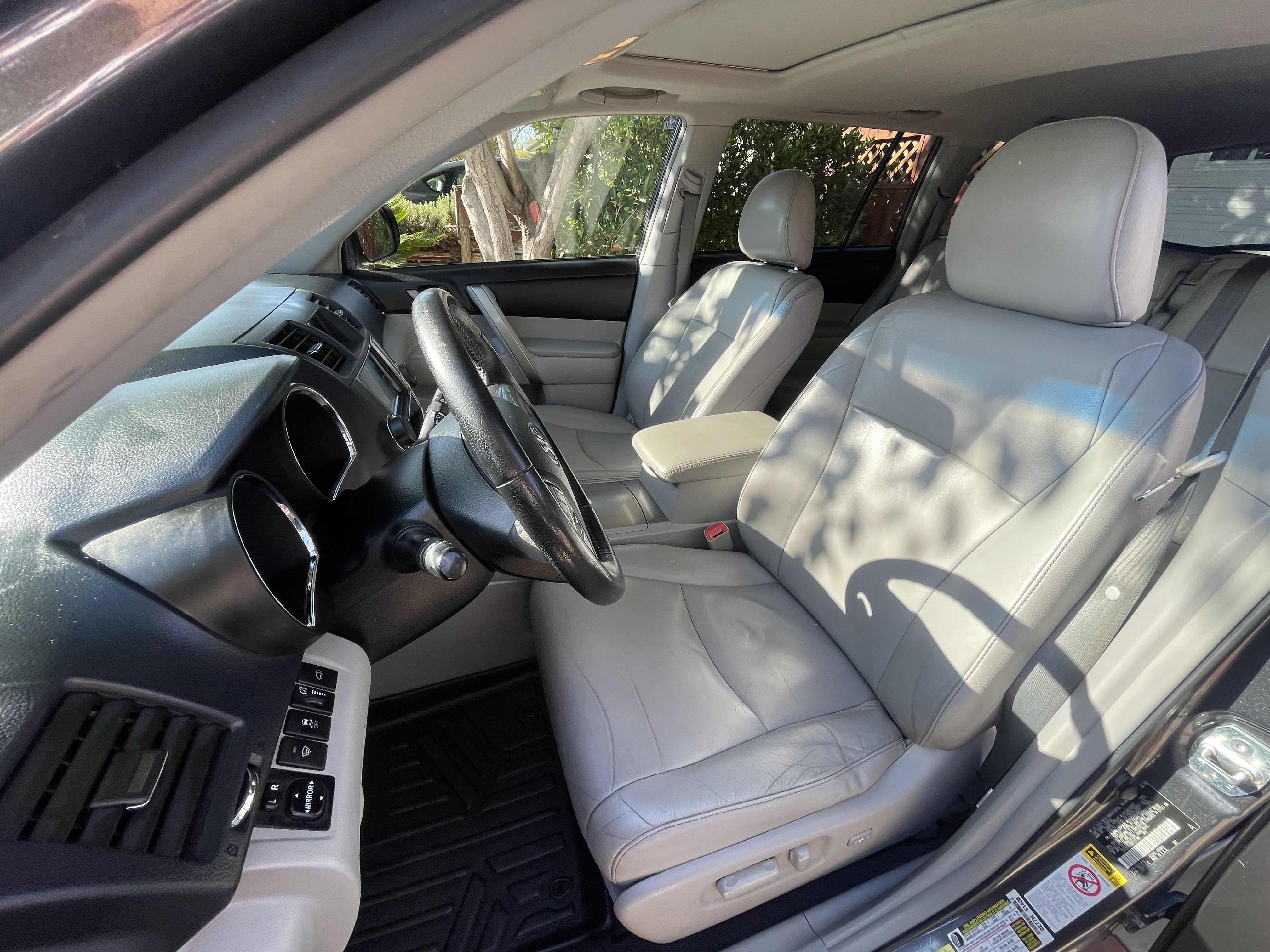 Used 2013 Toyota Highlander SE FWD image 4