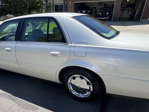 Used 2001 Cadillac De Ville DHS w/ Safety/Security Pkg FWD image 11
