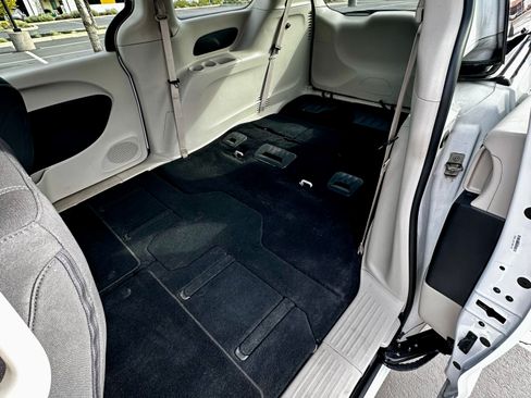 Used 2024 Chrysler Voyager LX image 18
