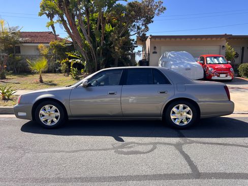 Used 2000 Cadillac De Ville DTS w/ Comfort/Convenience Pkg image 8