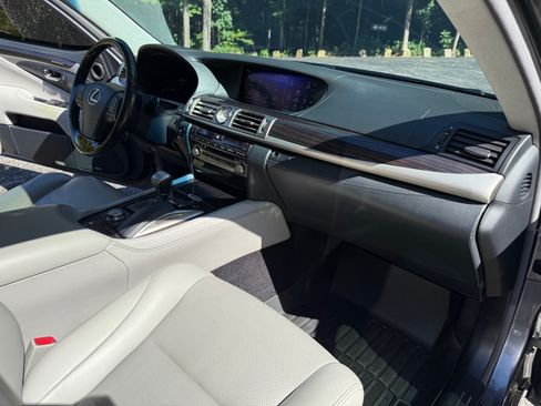 Used 2016 Lexus LS 600h L image 21